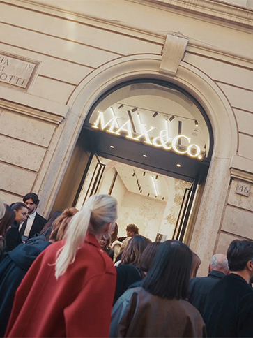 Roma Opening Maxandco Carousel Desktop(2) Maxandco