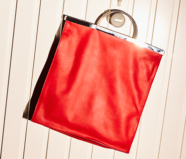 Red hot totes